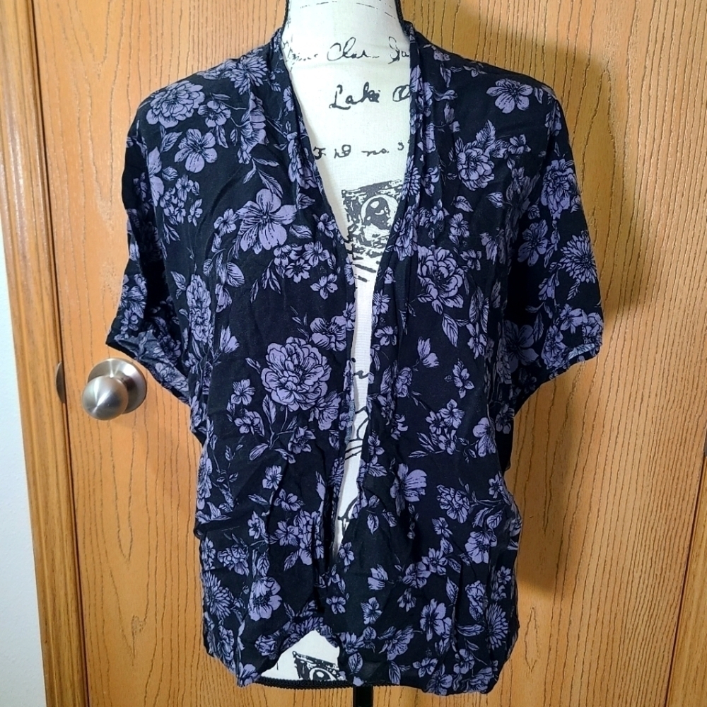 Forever 21 floral print open front kimono top
